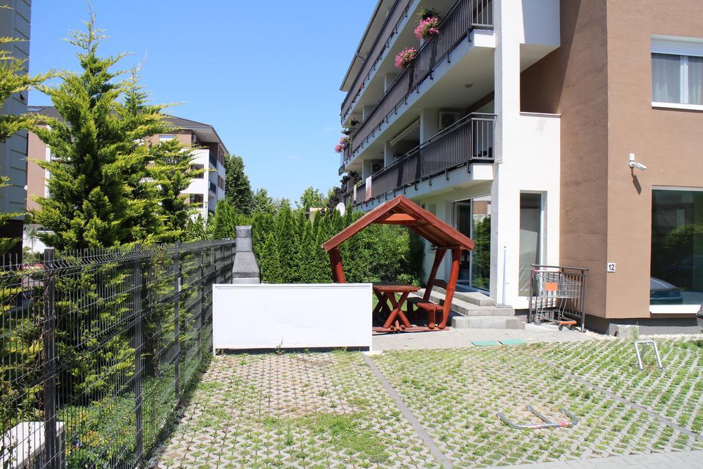 Bamboo Wellness Apartment Siofok Bagian luar foto