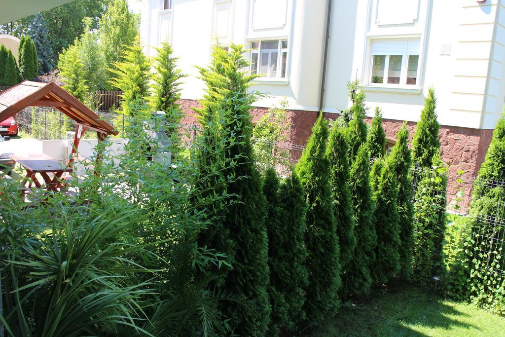 Bamboo Wellness Apartment Siofok Bagian luar foto