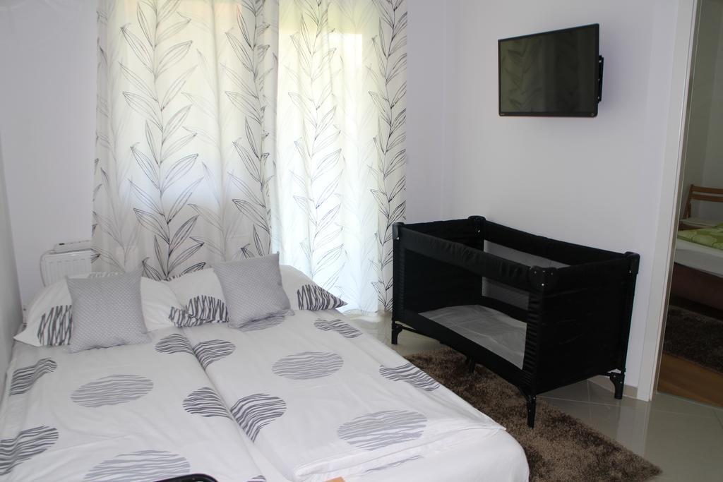Bamboo Wellness Apartment Siofok Bagian luar foto