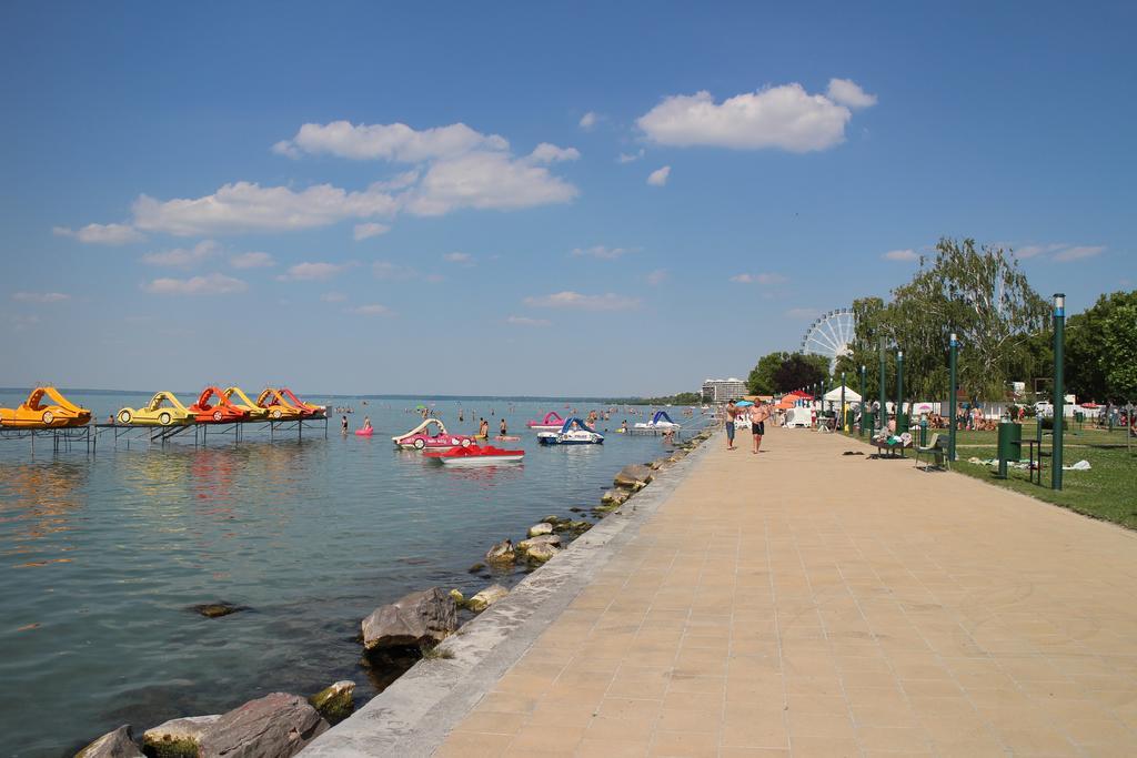 Bamboo Wellness Apartment Siofok Bagian luar foto